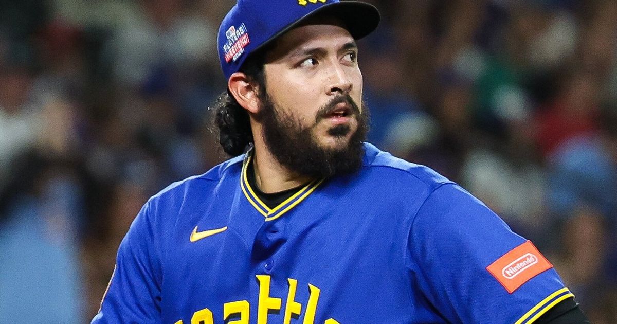 Mariners place Andrés Muñoz on injured list, ending his season