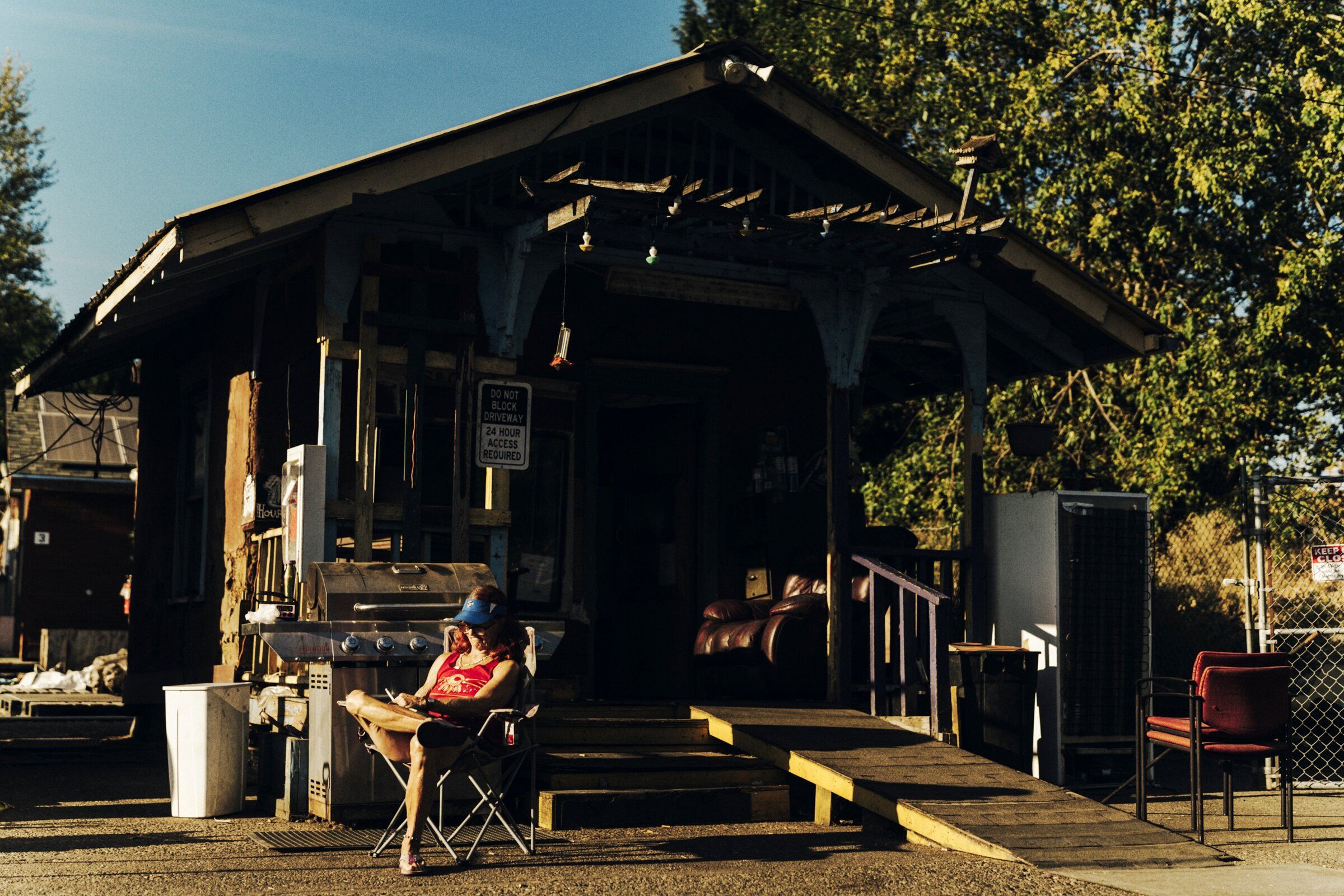 A security booth staffed by a resident at Dignity Village, a community of about 60 people living in homemade tiny homes on the site, Portland, Oregon, Aug. 19, 2026. (Ricardo Nagaoka/The New York Times)