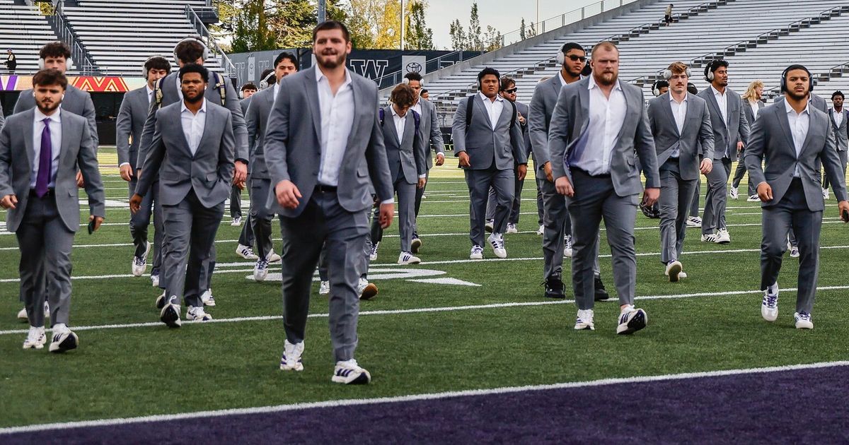 Photos: Huskies take on Minnesota