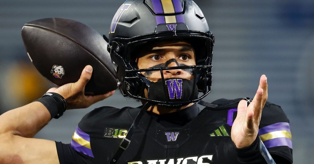 Photos: Huskies take on Minnesota