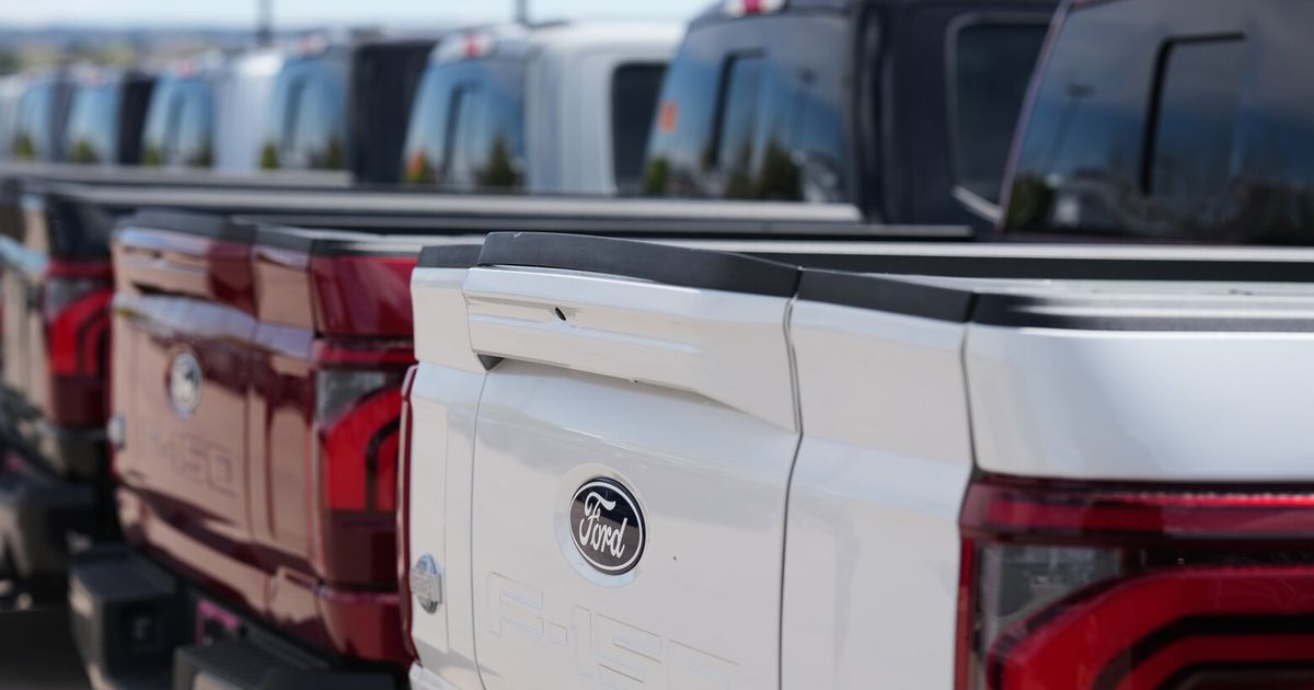 Trump administration set to roll out lower fuel economy standards for cars, light trucks