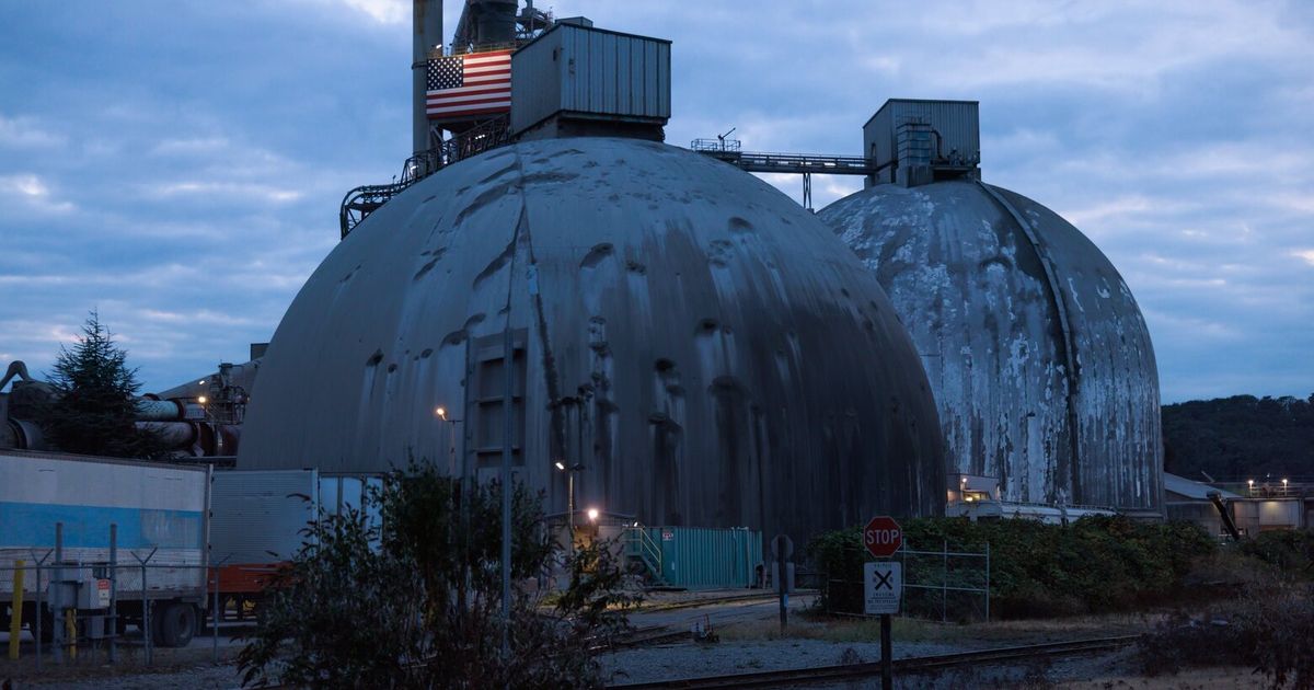 Activists block attempt to burn more tires at Seattle cement plant