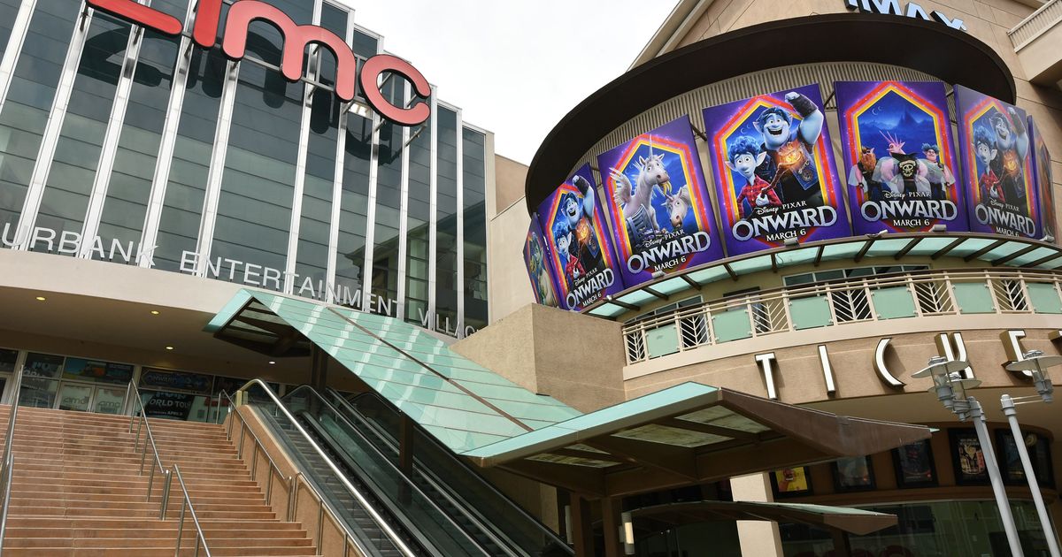 Man arrested after allegedly pepper-spraying fellow filmgoer for using phone during movie