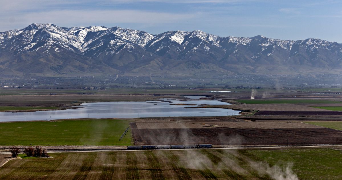 Firefighter dies in BASE jump attempt in Utah