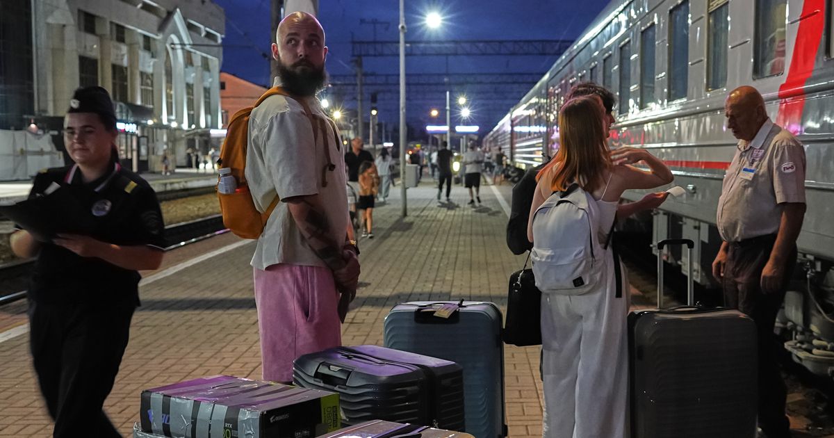 Russians are still fleeing abroad, citing fears of a new mobilization and a loss of freedom