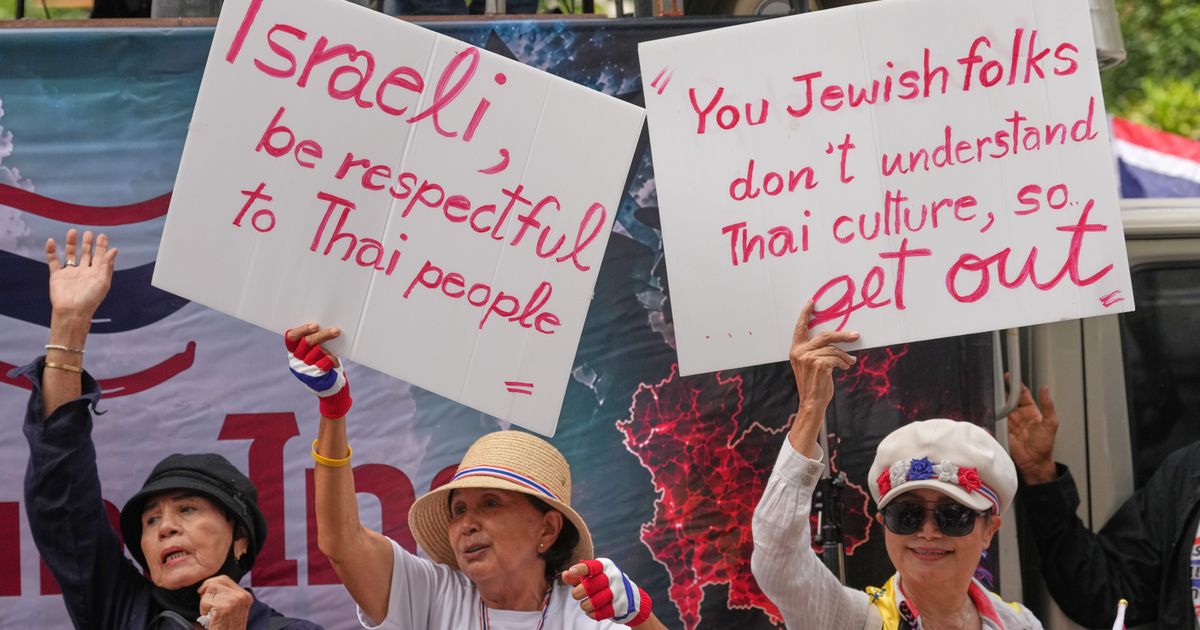 Hundreds rally at Israeli embassy in Bangkok to demand foreigners respect Thai laws