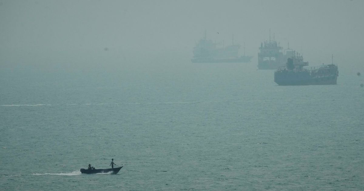 Strike on Iranian cargo ship in the Strait of Hormuz kills 1, Iranian media say