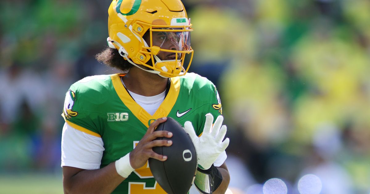 Moore throws for 3 TDs and No. 2 Oregon overcomes a slow start to beat Boise State 34-27