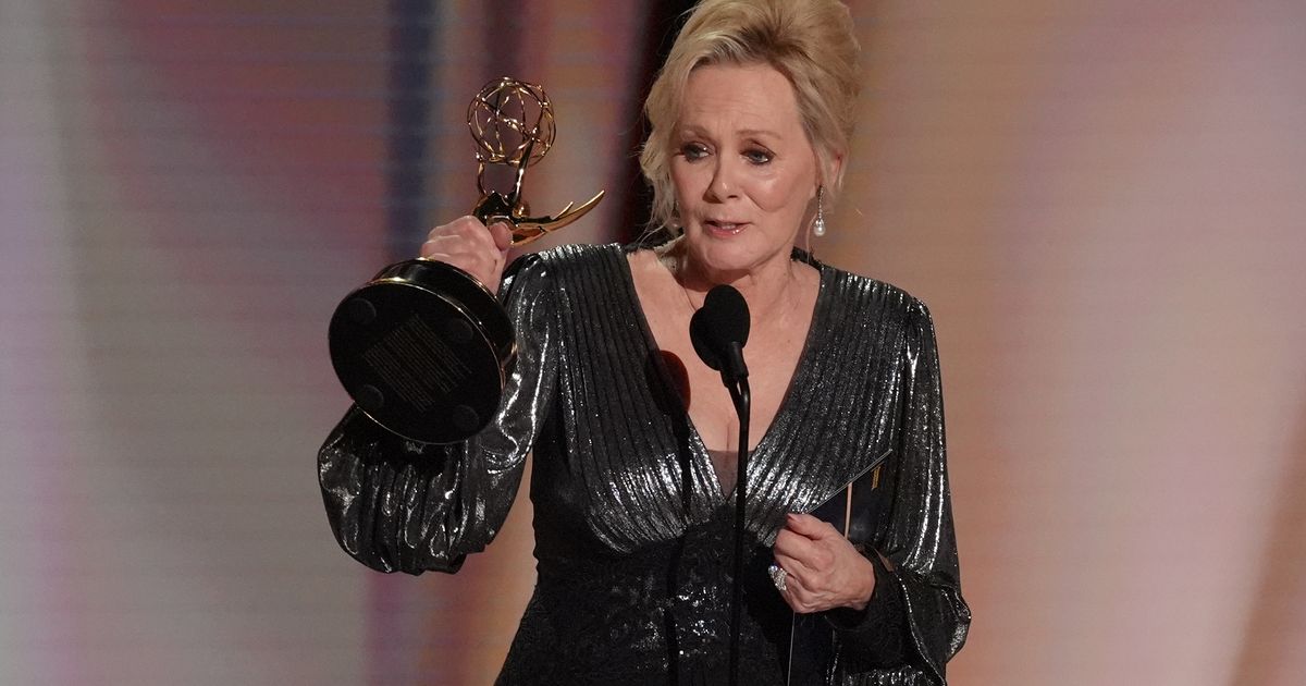Jean Smart makes Emmy history with fifth straight ‘Hacks’ win