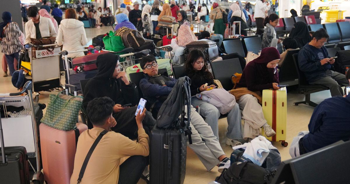 Indonesia keeps several airports closed though volcanic eruption is easing
