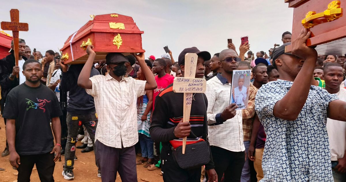 Hundreds gather in eastern Congo to mourn victims of school fires