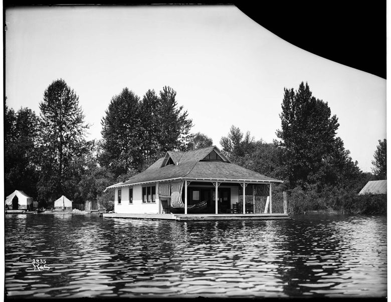 The S.L. Reichenbach home was part of a feature on houseboats as a summer home in The Seattle Times on Aug. 6, 1905. The owner is listed as G.L. Reichenbach in some references. (MOHAI, PEMCO Webster & Stevens Collection, 1983.10.7356.3)