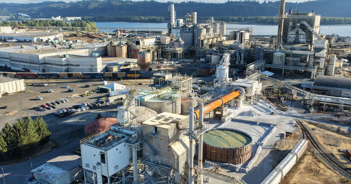 Most workers to return to Longview mill months after fatal spill