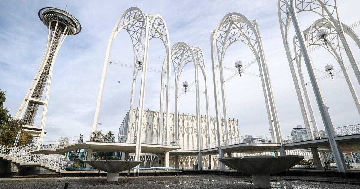 What happened to Seattle’s dinosaurs at the Pacific Science Center?