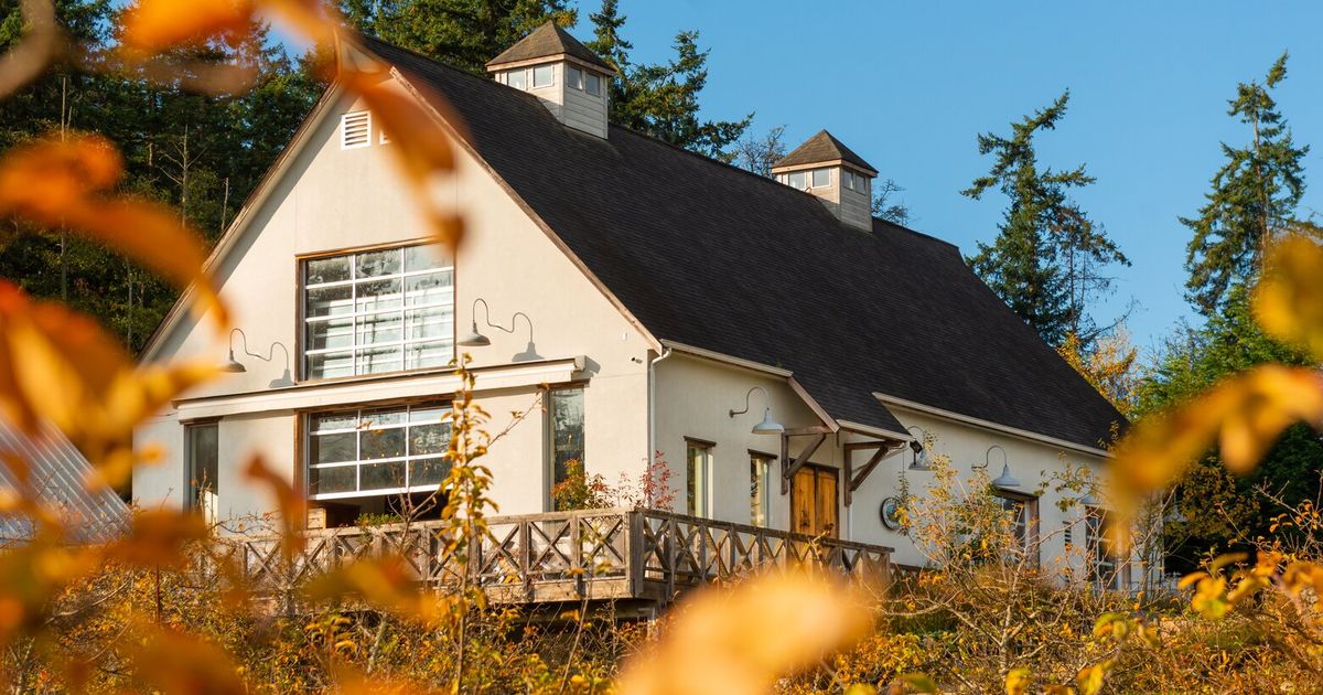 Day or weekend trips to take by ferry from Seattle in the fall