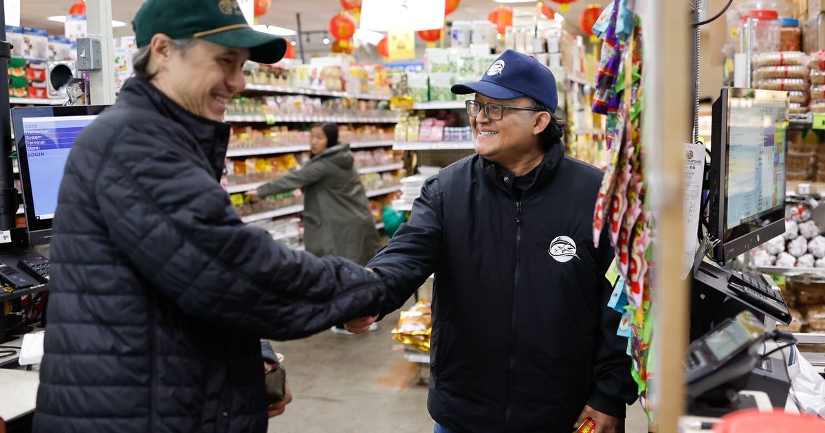 Seattle grocery fights back against right-wing influencer
