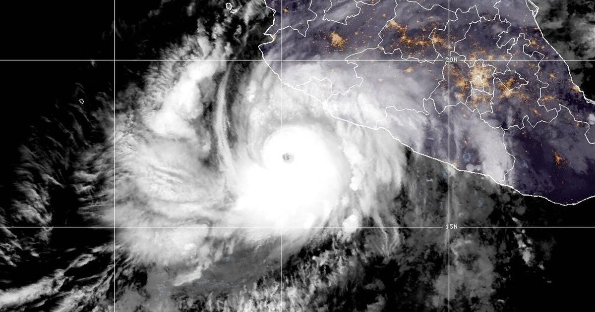 Hurricane Simon pounds resorts and vulnerable towns along Mexico’s Pacific coast