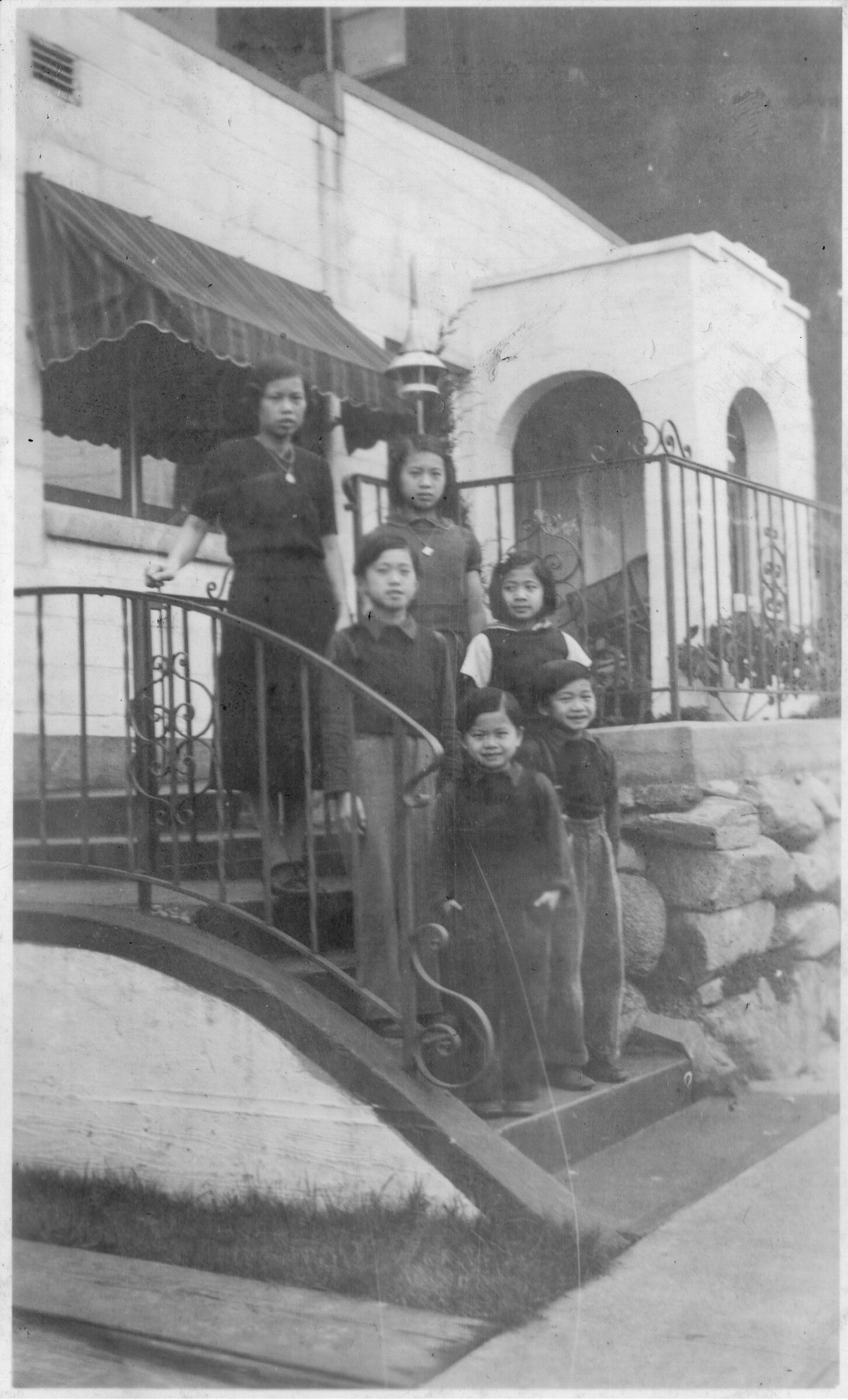 In 1941, Sue Fong Eng (top left) stands with her children Faye Kim, William, Fanny, Tak and Nelson outside their home on South 8th Avenue. The eldest daughter, Faye Lan, lived in China until the late 1940s and is not pictured. (Courtesy of the Eng family)