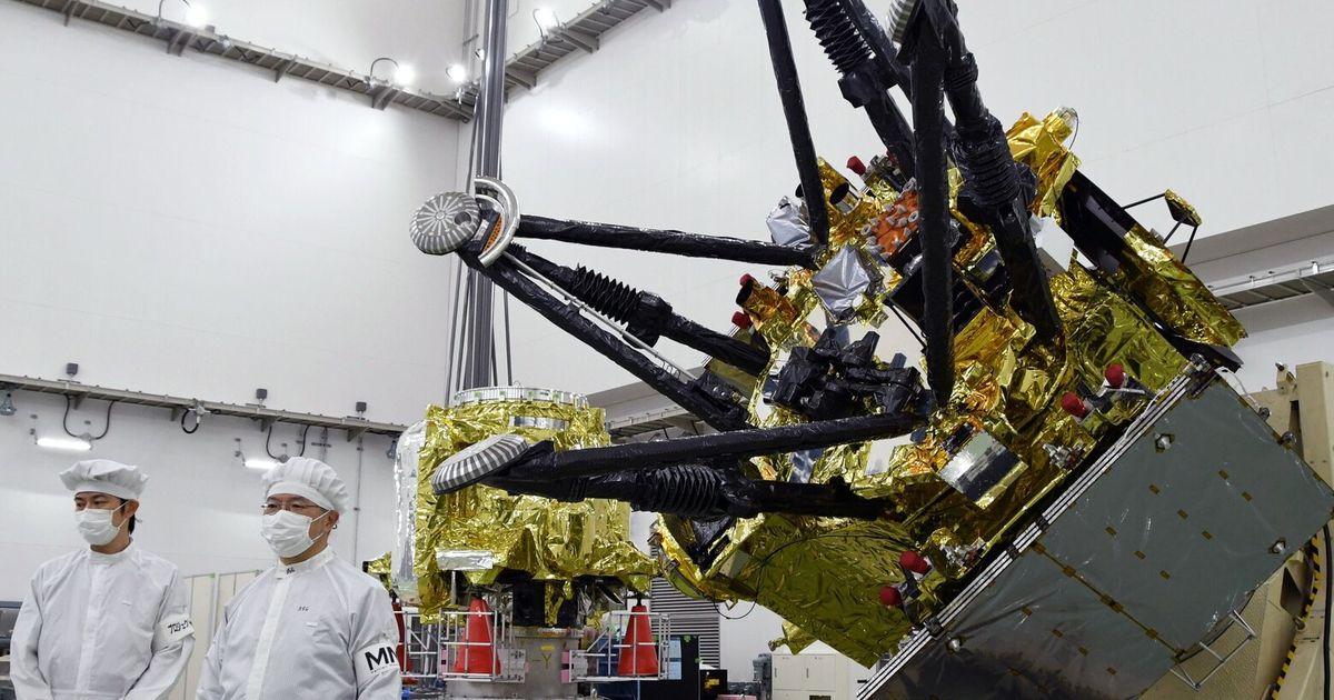 Japan launches spacecraft to mysterious moons of Mars in a bold mission to bring home soil samples