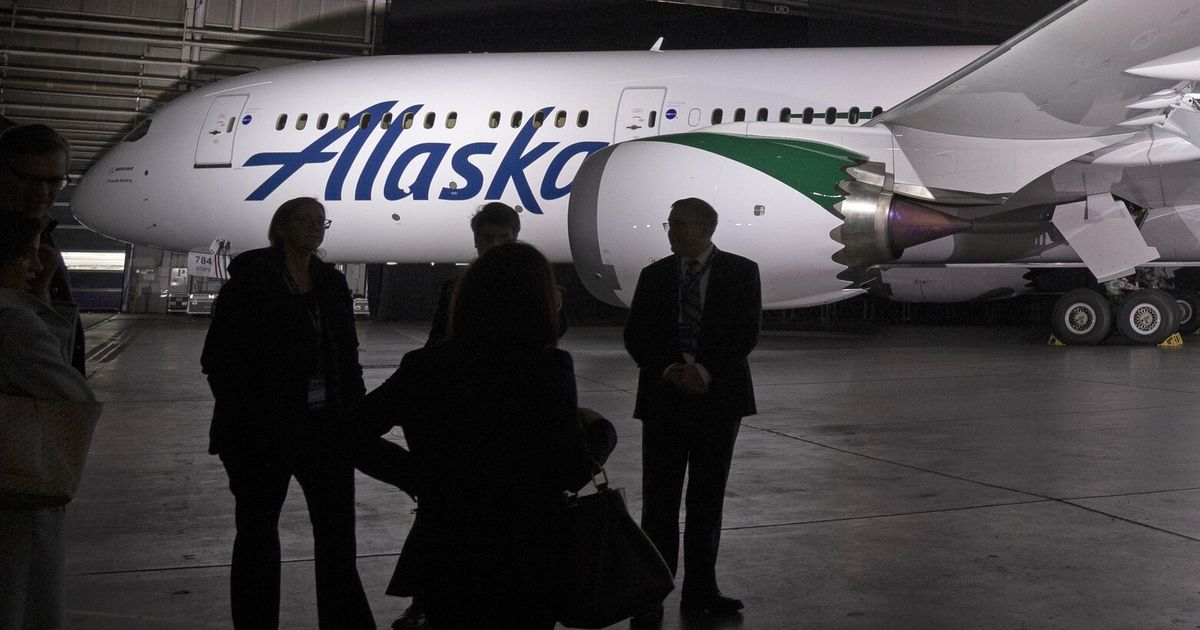 Alaska Airlines plant Flüge von Seattle nach Osaka und Tahiti.