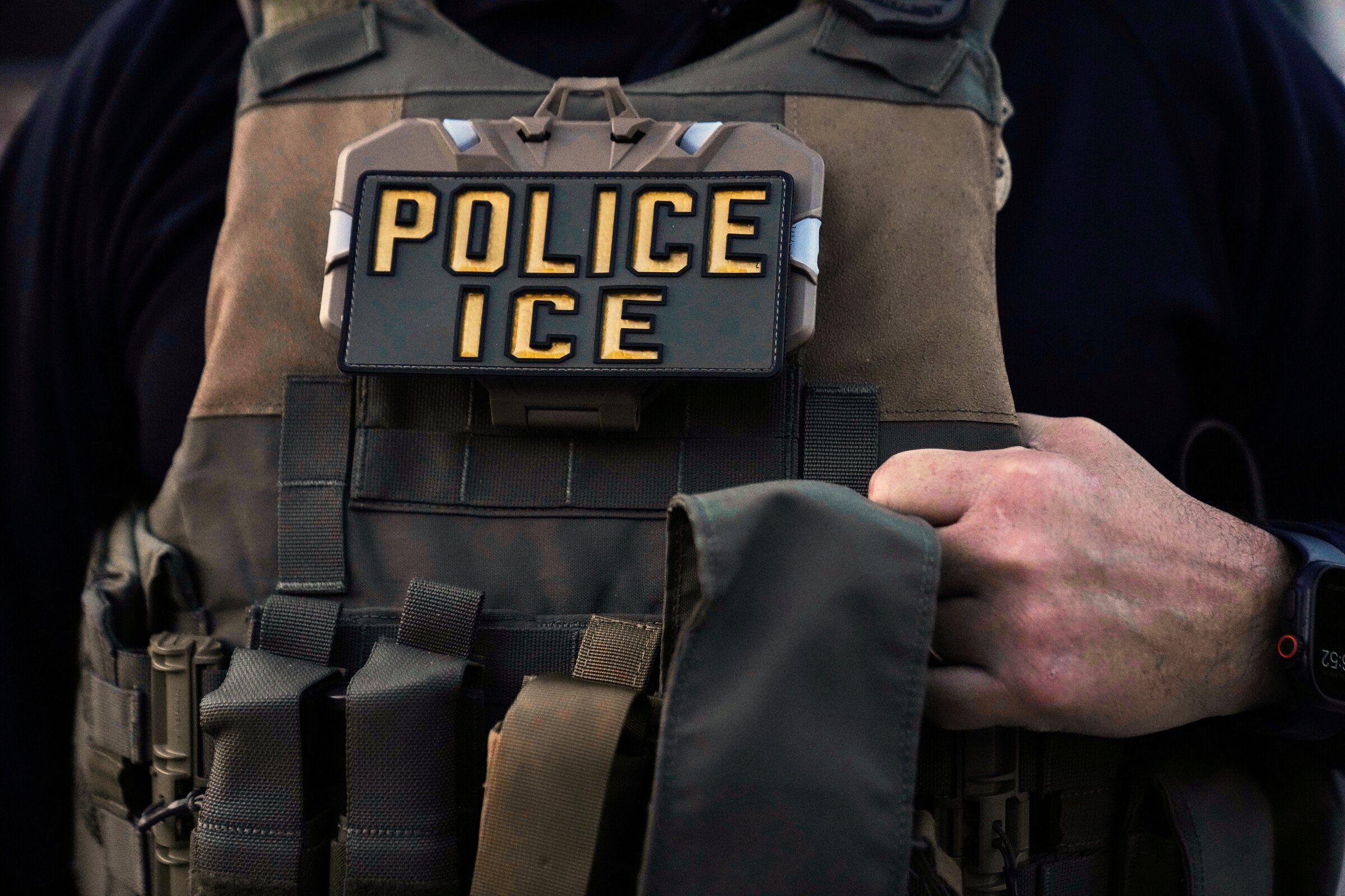 A U.S. Immigration and Customs Enforcement agent is seen in Park Ridge, Ill. A federal judge ordered the release of a man arrested by ICE agents on Oregon tribal land. (Erin Hooley / The Associated Press, file)
