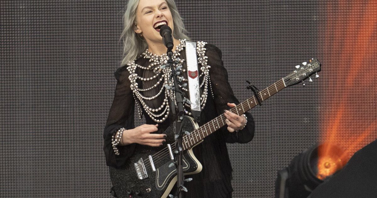 Phoebe Bridgers opens up in intimate, phone-free Seattle show