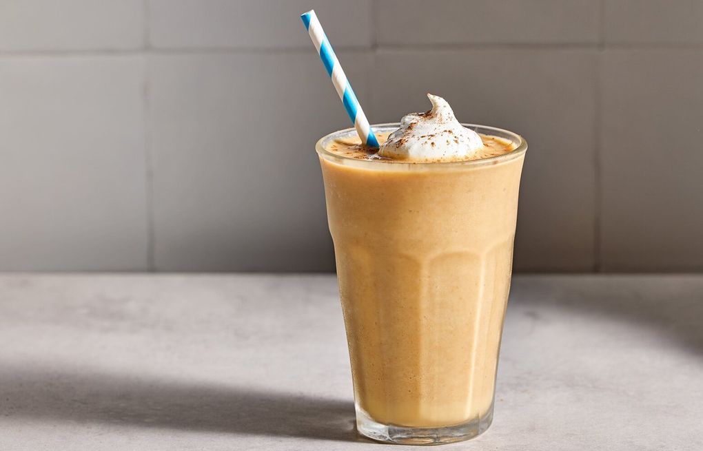 This pumpkin spice smoothie is as delightful as a latte, but better for you