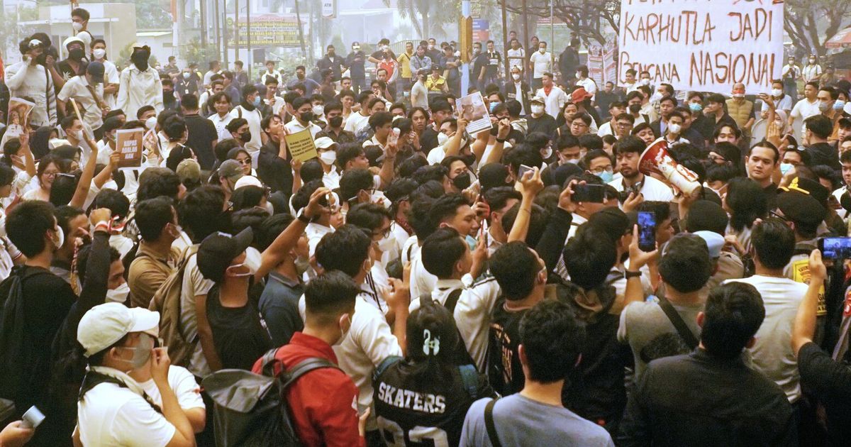 Southeast Asia’s worst haze in over a decade sparks student protests