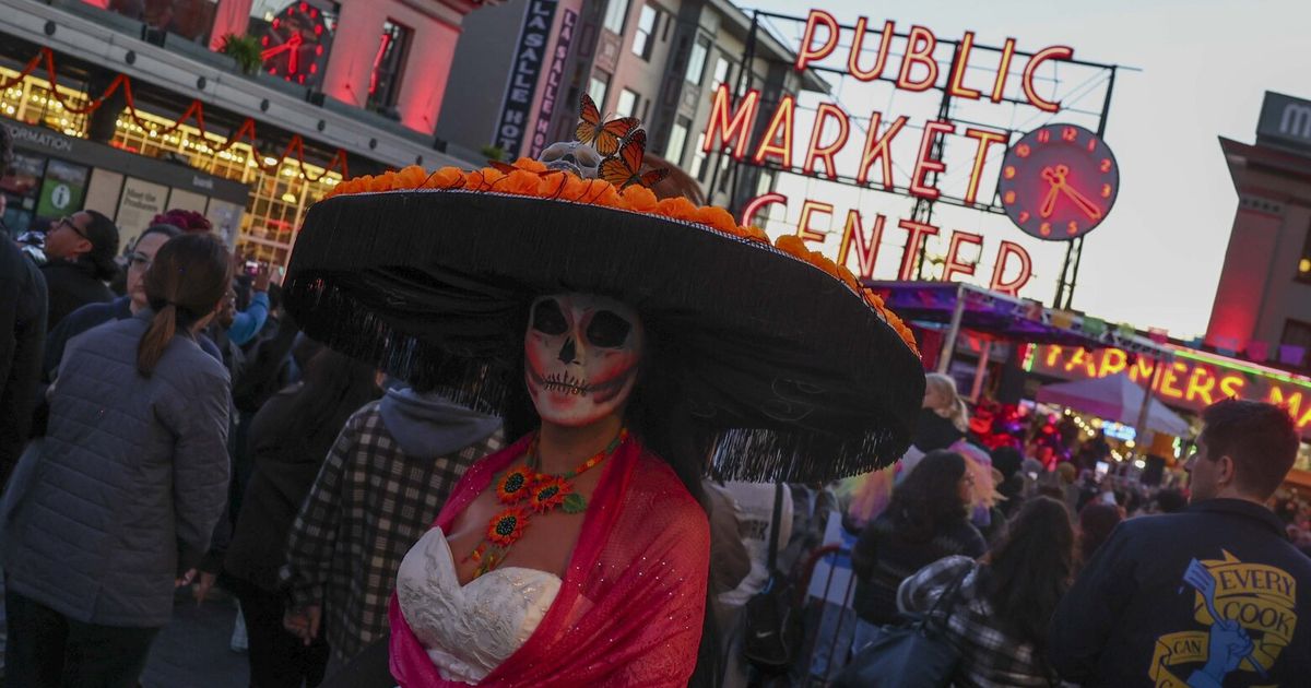 Dia de Muertos parade kicks off at Pike Place Market