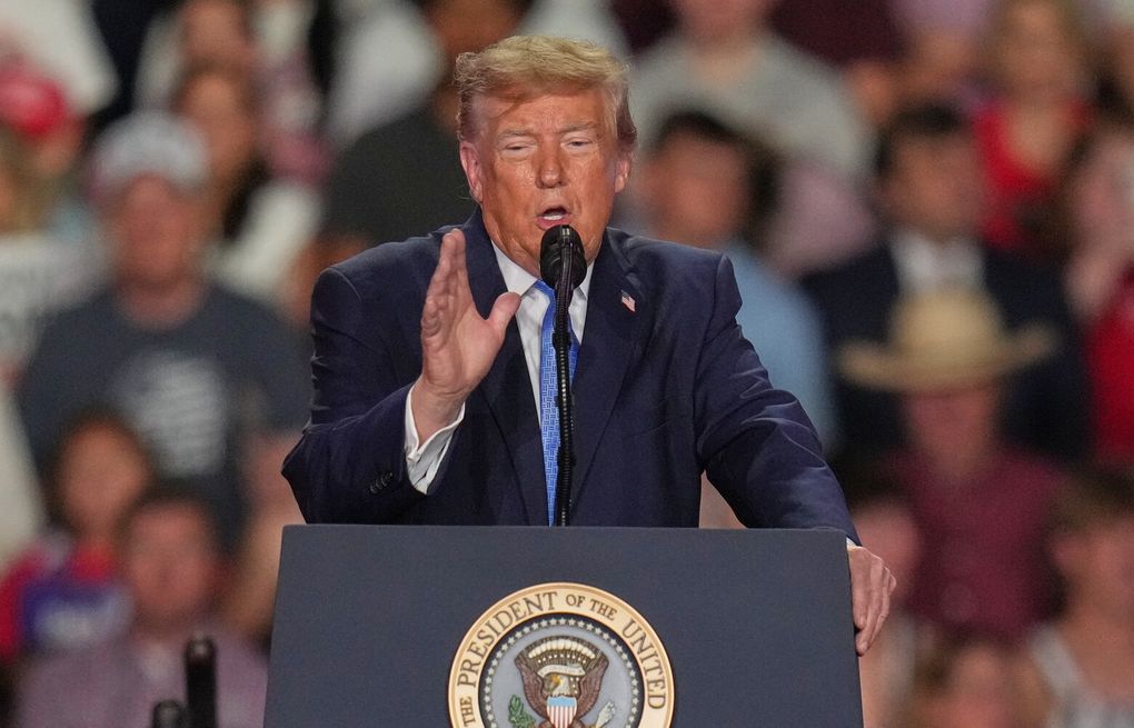 Trump defends White House redecorating — and Cheesecake Factory — from Obama's mocking