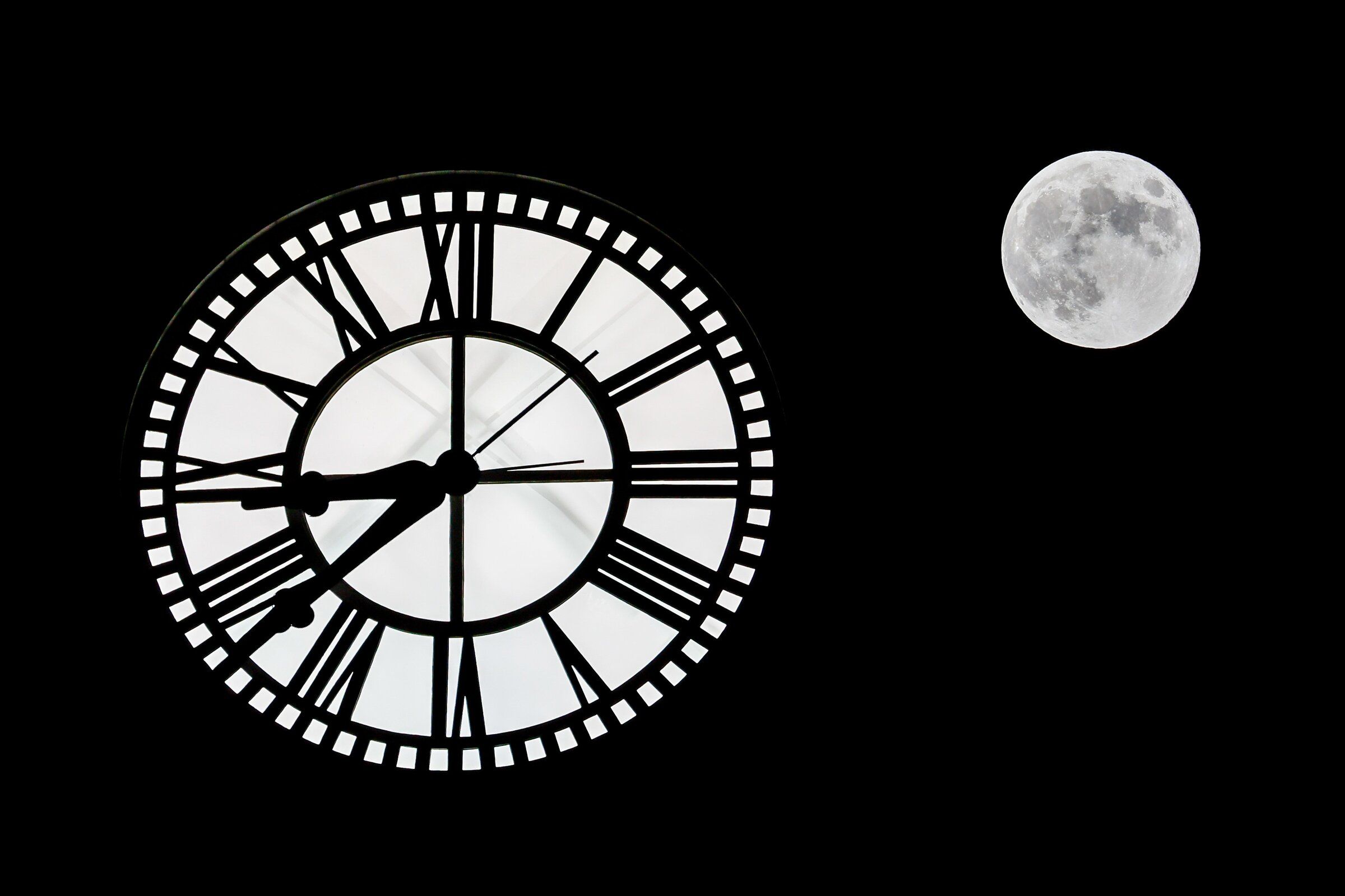 Washington’s kids might commute to school in the dark dozens more times under permanent daylight saving time, according to a University of Washington study. (Jennifer Buchanan / The Seattle Times)