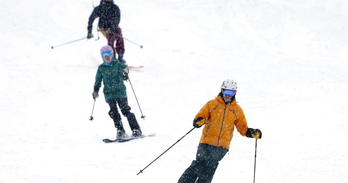 Stevens Pass adopts peak day parking reservations for ski season