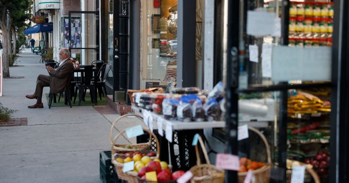 US small-business optimism falls on dimmer economic outlook