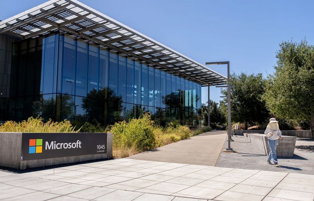 Microsoft Hits First Record in a Year After $1.4 Trillion Rally