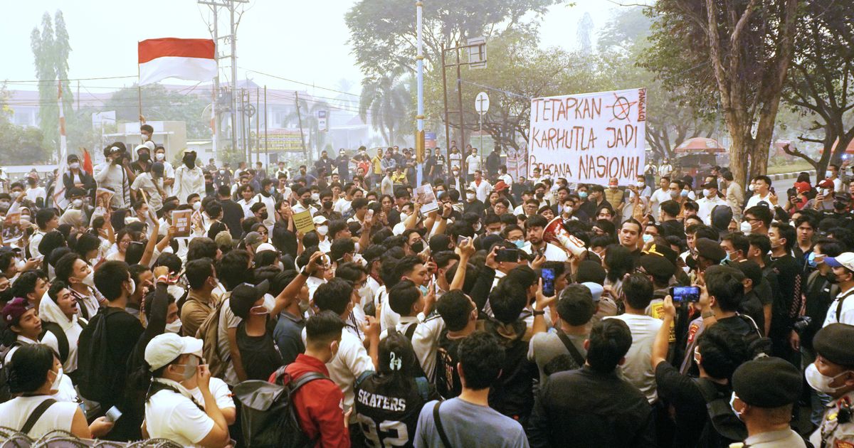 Southeast Asia’s worst haze in over a decade sparks student protests