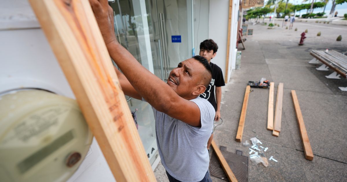 Puerto Vallarta boards up as Hurricane Simon hits Category 4 strength