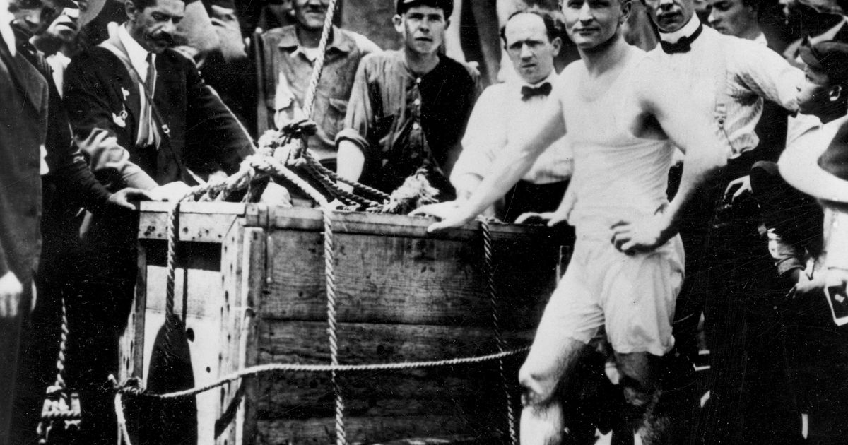 Houdini’s centennial spotlight: A newly published essay and a fresh fight over when and how he died