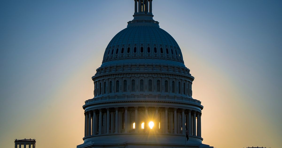 Illinois man charged with mailing white powder to members of Congress