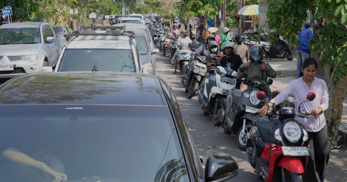Fuel crisis hits Indonesia’s Bali, triggers long lines in gas stations ...