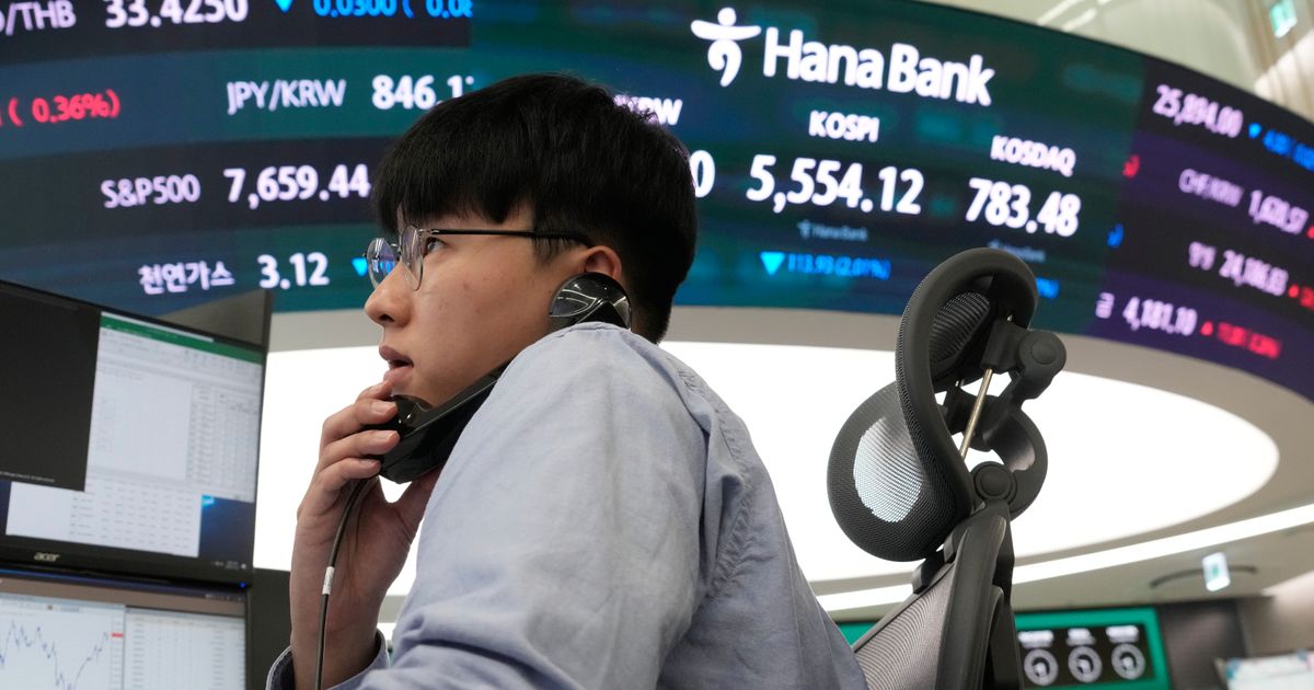 Asian shares are mixed with tech stocks volatile, and oil falls on Trump’s Russian sanctions waiver