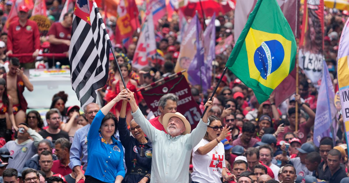Brazil’s Lula and Flávio Bolsonaro campaign in powerhouse state ahead of Sunday’s presidential vote