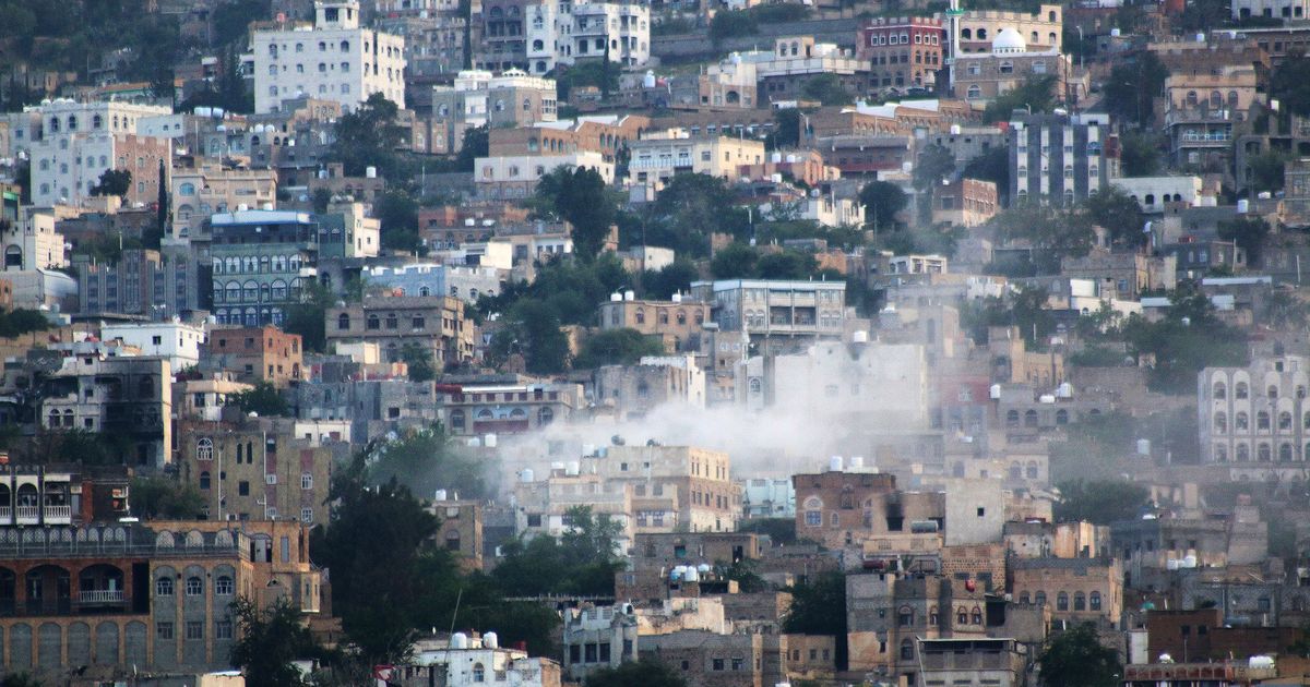 Drinking water supplies dwindle in Yemeni city besieged by Houthi rebels