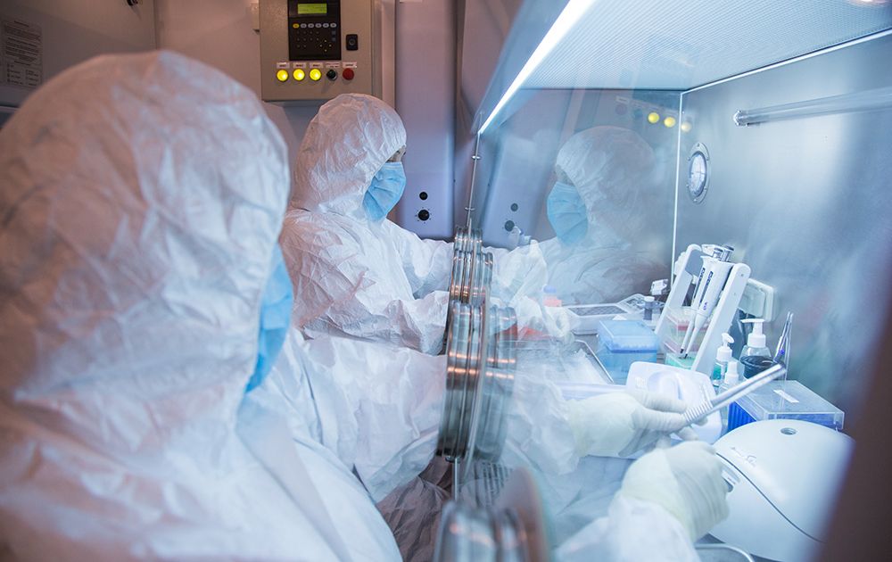 Russia reports a worker at a Siberian plague institute got pneumonia from an unknown cause and died
