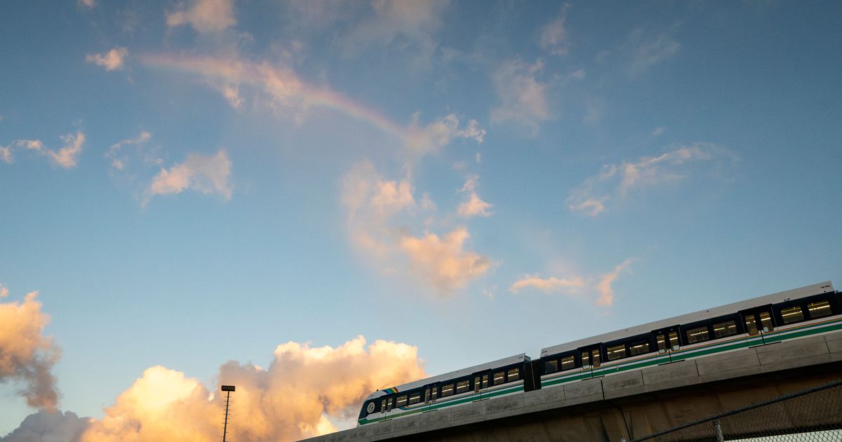 Some US transit systems weigh whether to run trains without a human at the controls